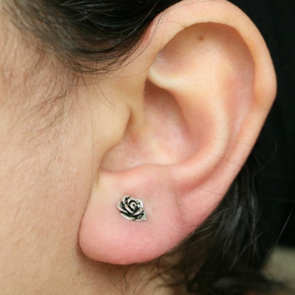 925 Sterling Silver Flower 7 mm Stud Earrings - Picture 3 of 7